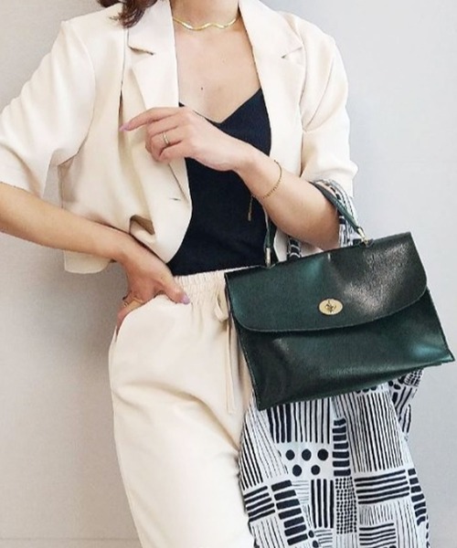 florist（フローリスト）の「2way牛革カットオフフラップバッグ（ショルダーバッグ・レディース・ライトグレー/ブラック/ネイビー/レッド/グリーン/アイボリー/キャメル/チャコール・FREE）」の5枚目の写真