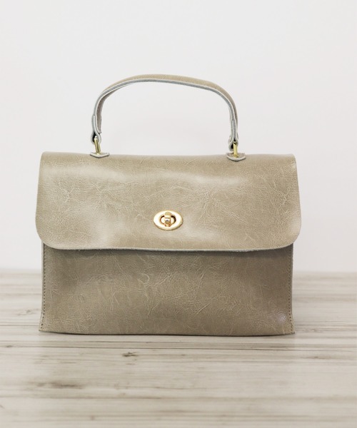 florist（フローリスト）の「2way牛革カットオフフラップバッグ（ショルダーバッグ・レディース・ライトグレー/ブラック/ネイビー/レッド/グリーン/アイボリー/キャメル/チャコール・FREE）」の15枚目の写真