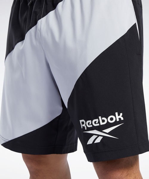 Reebok（リーボック）の「ワークアウト レディ グラフィック ショーツ / Workout Ready Graphic Shorts（その他パンツ・メンズ・ライトグレー/ブラック・X-LARGE/SMALL/XX-LARGE/X-SMALL/LARGE/MEDIUM）」の4枚目の写真