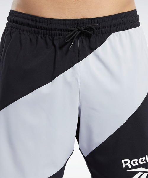 Reebok（リーボック）の「ワークアウト レディ グラフィック ショーツ / Workout Ready Graphic Shorts（その他パンツ・メンズ・ライトグレー/ブラック・X-LARGE/SMALL/XX-LARGE/X-SMALL/LARGE/MEDIUM）」の5枚目の写真