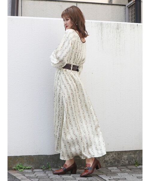 dazzlin（ダズリン）の「オリエンタルアートフラワーワンピース（ワンピース・レディース・アイボリー/ブラック/ブルー・SMALL/MEDIUM）」の4枚目の写真