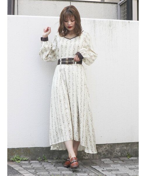 dazzlin（ダズリン）の「オリエンタルアートフラワーワンピース（ワンピース・レディース・アイボリー/ブラック/ブルー・SMALL/MEDIUM）」の6枚目の写真