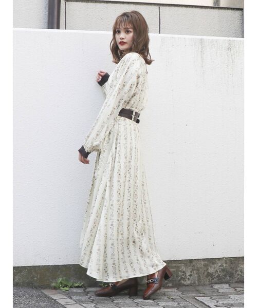 dazzlin（ダズリン）の「オリエンタルアートフラワーワンピース（ワンピース・レディース・アイボリー/ブラック/ブルー・SMALL/MEDIUM）」の15枚目の写真