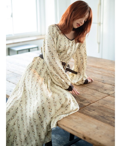 dazzlin（ダズリン）の「オリエンタルアートフラワーワンピース（ワンピース・レディース・アイボリー/ブラック/ブルー・SMALL/MEDIUM）」の2枚目の写真