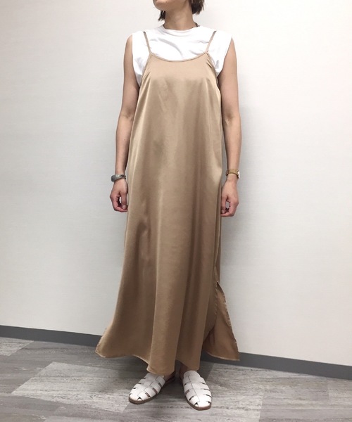minius（ミニウス）の「ミニウス/ レディース サテンキャミワンピース 裾スリットマキシ丈（ワンピース・レディース・ブラック/ベージュ/ブラウン・MEDIUM）」の3枚目の写真