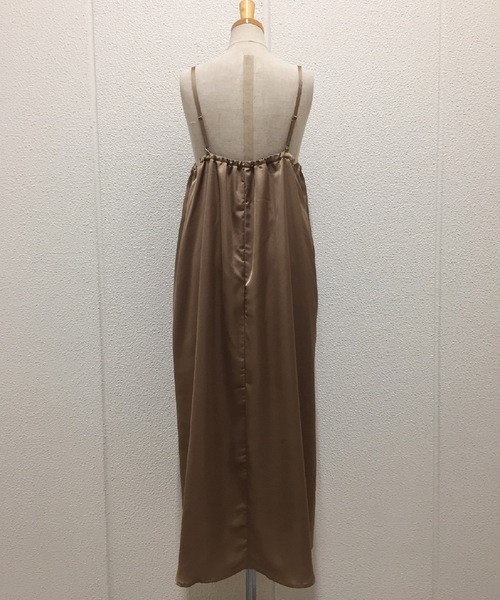 minius（ミニウス）の「ミニウス/ レディース サテンキャミワンピース 裾スリットマキシ丈（ワンピース・レディース・ブラック/ベージュ/ブラウン・MEDIUM）」の9枚目の写真
