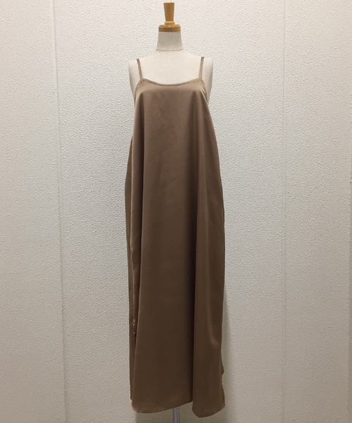 minius（ミニウス）の「ミニウス/ レディース サテンキャミワンピース 裾スリットマキシ丈（ワンピース・レディース・ブラック/ベージュ/ブラウン・MEDIUM）」の10枚目の写真