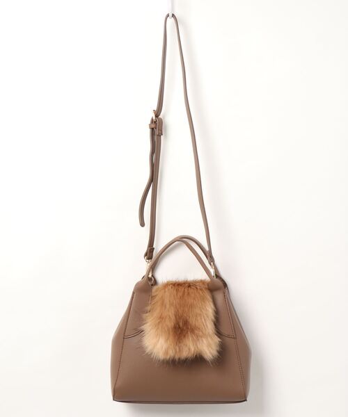 INTERPLANET（インタープラネット）の「ファー付き２ＷＡＹ　ＢＡＧ（ショルダーバッグ・レディース・アイボリー/ブラック/ブラウン・フリー）」の3枚目の写真