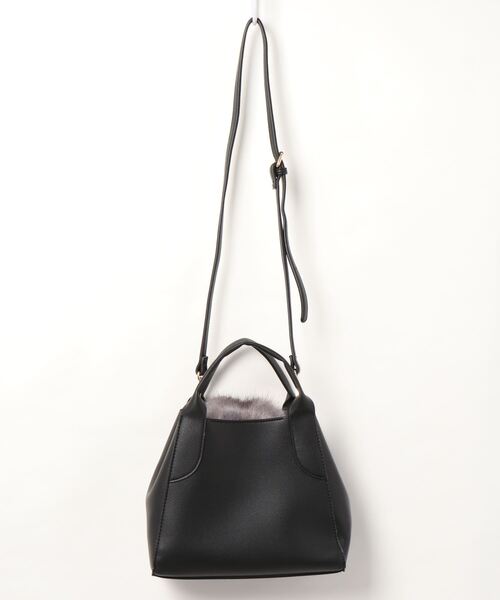 INTERPLANET（インタープラネット）の「ファー付き２ＷＡＹ　ＢＡＧ（ショルダーバッグ・レディース・アイボリー/ブラック/ブラウン・フリー）」の4枚目の写真