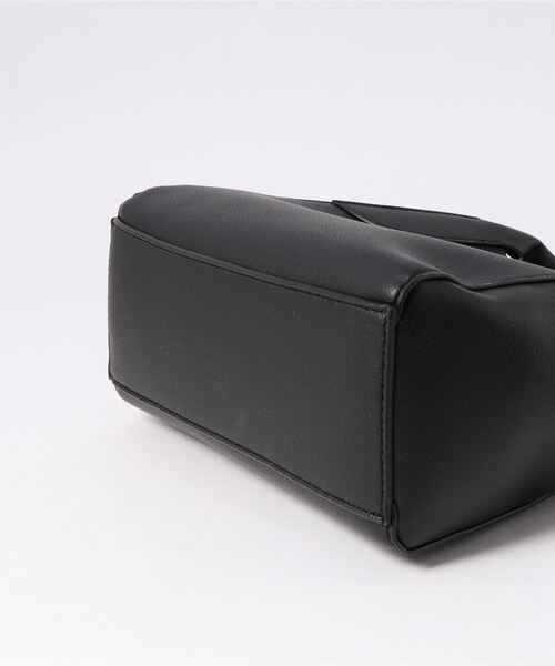 INTERPLANET（インタープラネット）の「ファー付き２ＷＡＹ　ＢＡＧ（ショルダーバッグ・レディース・アイボリー/ブラック/ブラウン・フリー）」の6枚目の写真