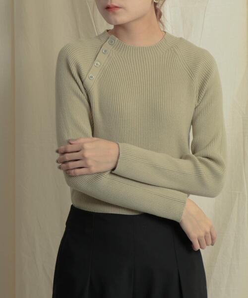 SENSE OF PLACE by URBAN RESEARCH（センスオブプレイスバイアーバンリサーチ）の「ボタンディテールモックネックリブセーター（ニット/セーター・レディース・アイボリー/ライトベージュ/ブラック/ライトカーキ/ライトピンク/オリーブ・ONE）」の5枚目の写真