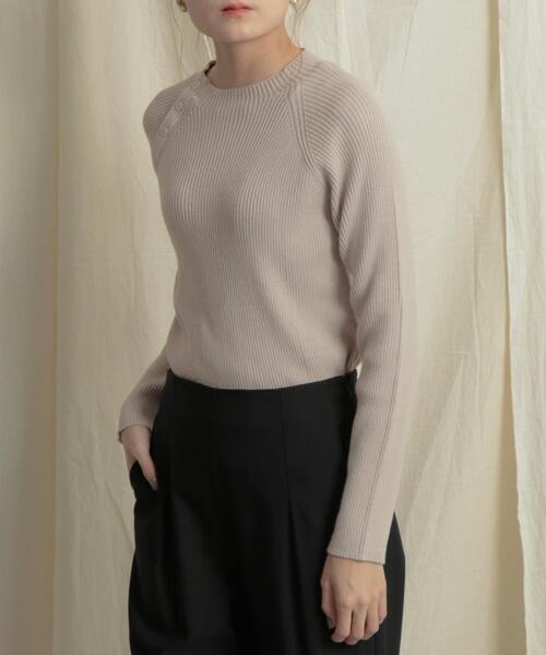 SENSE OF PLACE by URBAN RESEARCH（センスオブプレイスバイアーバンリサーチ）の「ボタンディテールモックネックリブセーター（ニット/セーター・レディース・アイボリー/ライトベージュ/ブラック/ライトカーキ/ライトピンク/オリーブ・ONE）」の4枚目の写真