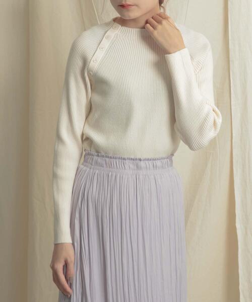 SENSE OF PLACE by URBAN RESEARCH（センスオブプレイスバイアーバンリサーチ）の「ボタンディテールモックネックリブセーター（ニット/セーター・レディース・アイボリー/ライトベージュ/ブラック/ライトカーキ/ライトピンク/オリーブ・ONE）」の2枚目の写真