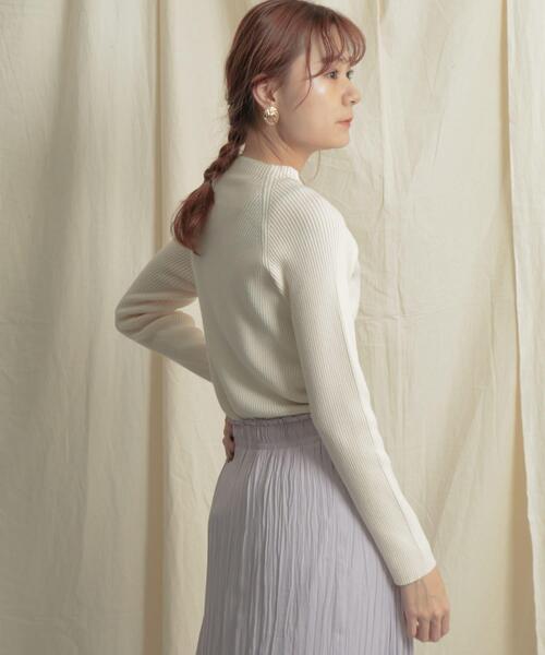 SENSE OF PLACE by URBAN RESEARCH（センスオブプレイスバイアーバンリサーチ）の「ボタンディテールモックネックリブセーター（ニット/セーター・レディース・アイボリー/ライトベージュ/ブラック/ライトカーキ/ライトピンク/オリーブ・ONE）」の14枚目の写真