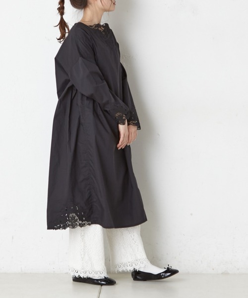 PUAL CE CIN（ピュアルセシン）の「カットワーク刺繍ワンピース（ワンピース・レディース・ホワイト/ブラック・FREE）」の2枚目の写真