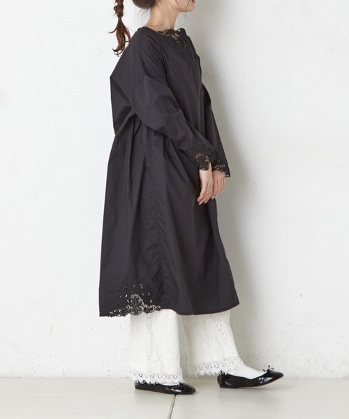 PUAL CE CIN（ピュアルセシン）の「カットワーク刺繍ワンピース（ワンピース・レディース・ホワイト/ブラック・FREE）」の5枚目の写真