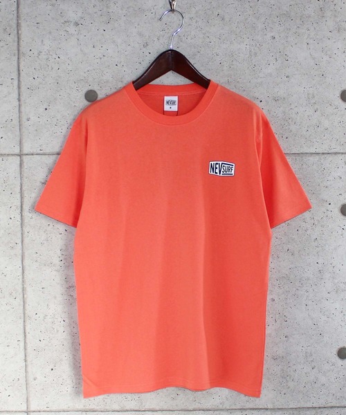 NEV(ネブ)の「プリント半袖Tシャツ カットソー(Tシャツ/カットソー・メンズ・オフホワイト/モカ/チャコール/ミント/ホワイト系/ブラック/杢グレー/ベージュ/オレンジ・L/M/XL)」の1枚目の写真