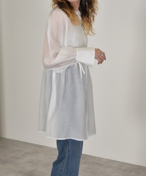 w closet（ダブルクローゼット）の「袖リボンギャザーシャツ（シャツ/ブラウス・レディース・ホワイト/ブラック・マルチサイズ）」の4枚目の写真