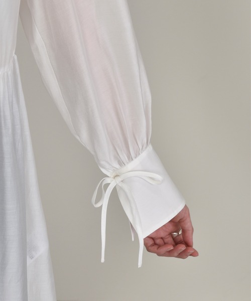 w closet（ダブルクローゼット）の「袖リボンギャザーシャツ（シャツ/ブラウス・レディース・ホワイト/ブラック・マルチサイズ）」の10枚目の写真