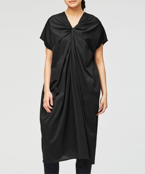 美品！mizuiroind　ロングフーデッドワンピース　黒　FREE SIZE 美品！mizuiroind ロングフーデッドワンピース 黒 FREE SIZE