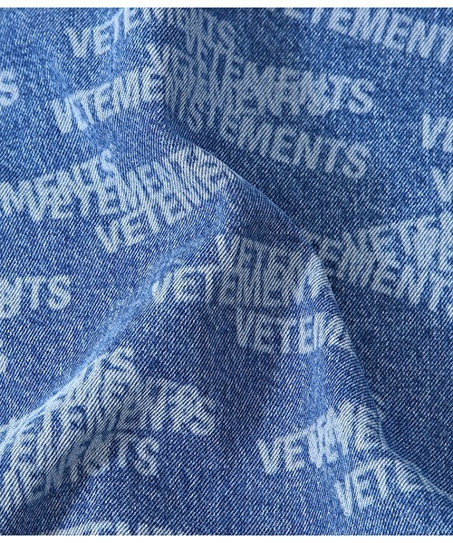 VETEMENTS（ヴェトモン）の「VETEMENTS / ヴェトモン：STAMPED LOGO DENIM SHIRT：UA52SH960[RIP]（シャツ/ブラウス・メンズ・ブルー・M/XS/S）」の4枚目の写真