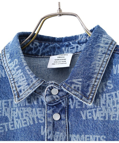VETEMENTS（ヴェトモン）の「VETEMENTS / ヴェトモン：STAMPED LOGO DENIM SHIRT：UA52SH960[RIP]（シャツ/ブラウス・メンズ・ブルー・M/XS/S）」の5枚目の写真