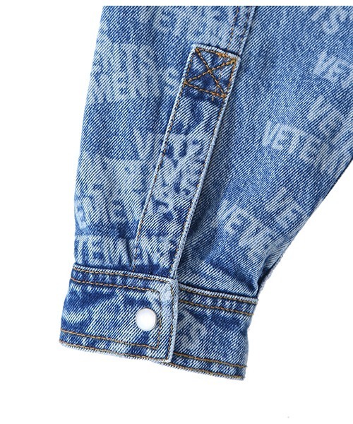 VETEMENTS（ヴェトモン）の「VETEMENTS / ヴェトモン：STAMPED LOGO DENIM SHIRT：UA52SH960[RIP]（シャツ/ブラウス・メンズ・ブルー・M/XS/S）」の8枚目の写真