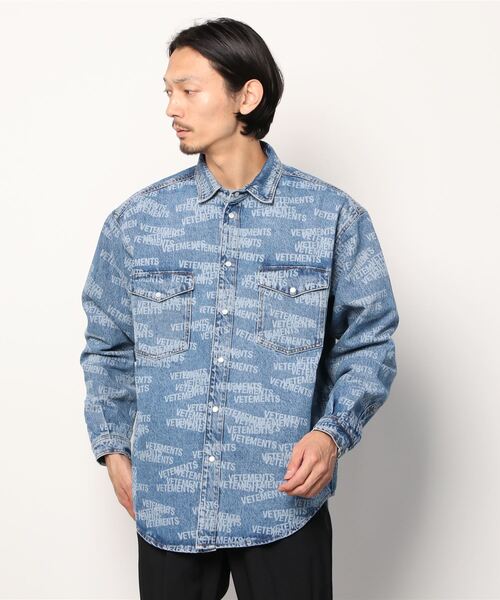 VETEMENTS（ヴェトモン）の「VETEMENTS / ヴェトモン：STAMPED LOGO DENIM SHIRT：UA52SH960[RIP]（シャツ/ブラウス・メンズ・ブルー・M/XS/S）」の9枚目の写真