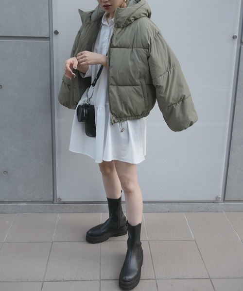 CORNERS(コーナーズ)の「ショート丈ファイバーダウンブルゾン(ダウンジャケット/コート・レディース・ベージュ/ブラック/カーキ/アイボリー/モカ/グリーン・M/L)」の6枚目の写真