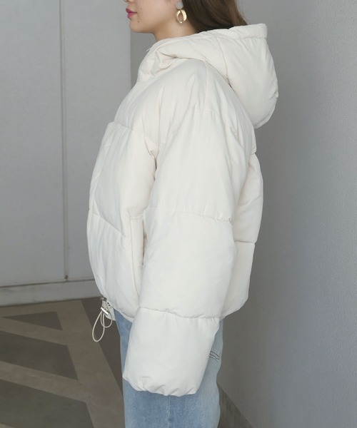 CORNERS(コーナーズ)の「ショート丈ファイバーダウンブルゾン(ダウンジャケット/コート・レディース・ベージュ/ブラック/カーキ/アイボリー/モカ/グリーン・M/L)」の11枚目の写真