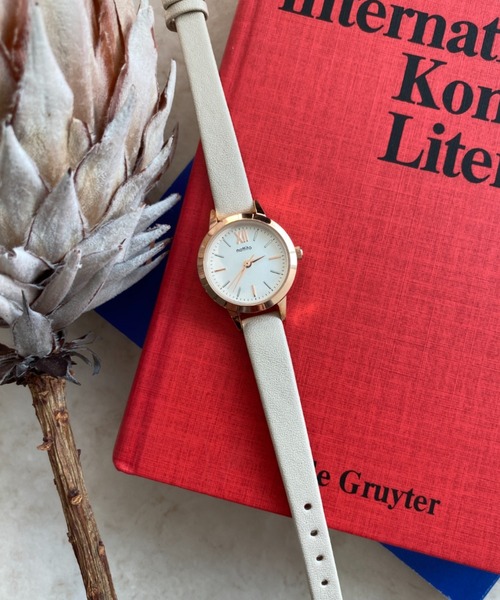 Three Four Time(スリーフォータイム)の「スモールケース合皮ウォッチ / 時計(アナログ腕時計・レディース・ピンク/グレー/ダークグレー/ブラウン・FREE)」の1枚目の写真