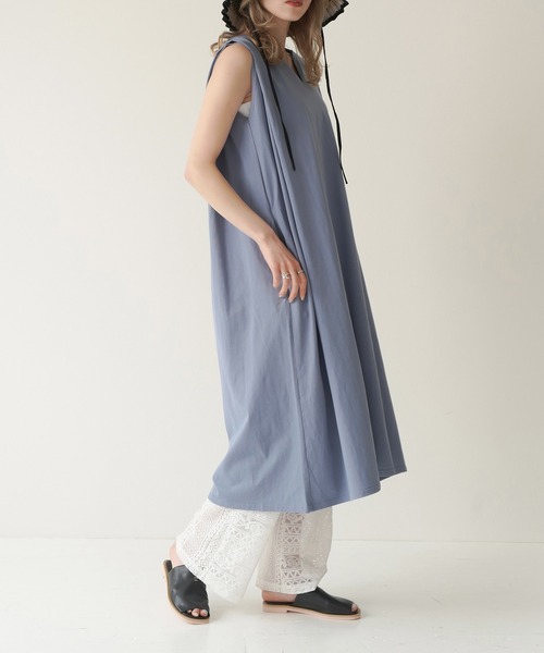 Lull(ルル)の「【Lull / ルル】キーネックノースリカットワンピース(ワンピース・レディース・ブルー/グリーン/ベージュ/イエロー・ONESIZE)」の3枚目の写真