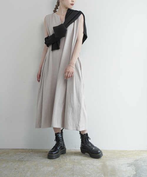 Lull(ルル)の「【Lull / ルル】キーネックノースリカットワンピース(ワンピース・レディース・ブルー/グリーン/ベージュ/イエロー・ONESIZE)」の20枚目の写真
