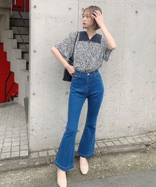 Voyage titty&Co.PETIT（ボヤージュティティアンドコープチ）の「【Voyage titty&Co.】デニムフレアパンツ（デニムパンツ・レディース・インディゴブルー・X-SMALL/SMALL/MEDIUM/LARGE）」の4枚目の写真