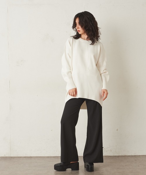 Lui's（ルイス）の「スムース編みクルーネックプルオーバー（ニット/セーター・レディース・オフホワイト/ブラック/グレー・FREE）」の11枚目の写真