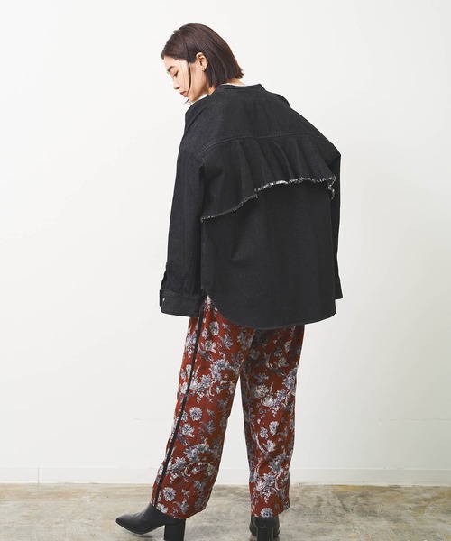 HERENCIA（ヘレンチア）の「バックシャン フリル デニム バンドカラー ブラウス（シャツ/ブラウス・レディース・ブラック/インディゴブルー・MEDIUM）」の14枚目の写真