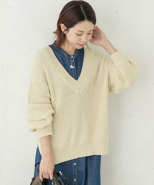 URBAN RESEARCH Sonny Label(アーバンリサーチサニーレーベル)の「深Vネックざっくりニットプルオーバー(ニット/セーター・レディース・オレンジ系その他/グリーン系その他/ホワイト系その他・FREE)」の1枚目の写真