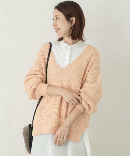 URBAN RESEARCH Sonny Label(アーバンリサーチサニーレーベル)の「深Vネックざっくりニットプルオーバー(ニット/セーター・レディース・オレンジ系その他/グリーン系その他/ホワイト系その他・FREE)」の3枚目の写真