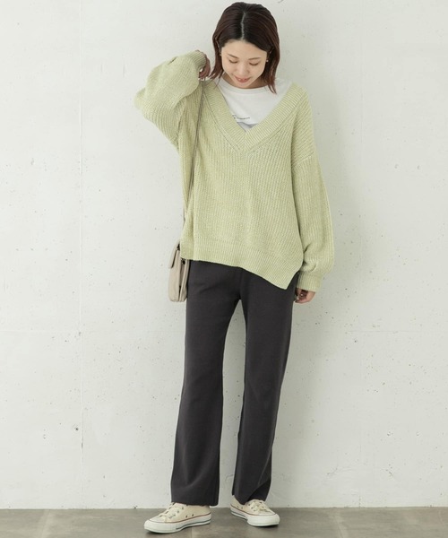 URBAN RESEARCH Sonny Label(アーバンリサーチサニーレーベル)の「深Vネックざっくりニットプルオーバー(ニット/セーター・レディース・オレンジ系その他/グリーン系その他/ホワイト系その他・FREE)」の18枚目の写真