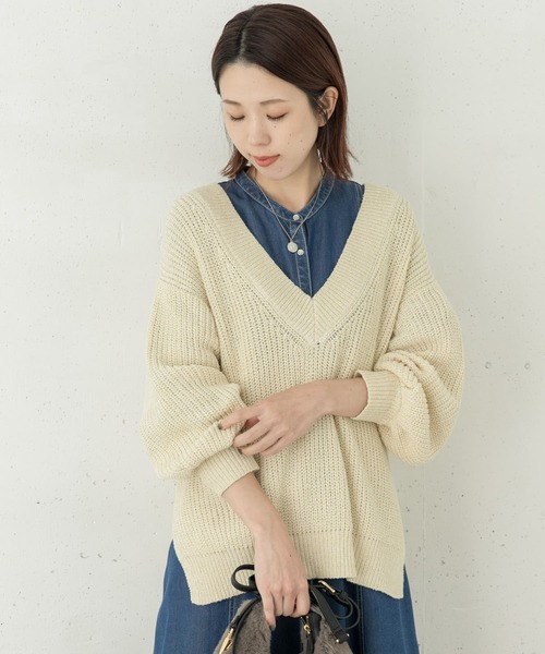 URBAN RESEARCH Sonny Label(アーバンリサーチサニーレーベル)の「深Vネックざっくりニットプルオーバー(ニット/セーター・レディース・オレンジ系その他/グリーン系その他/ホワイト系その他・FREE)」の4枚目の写真