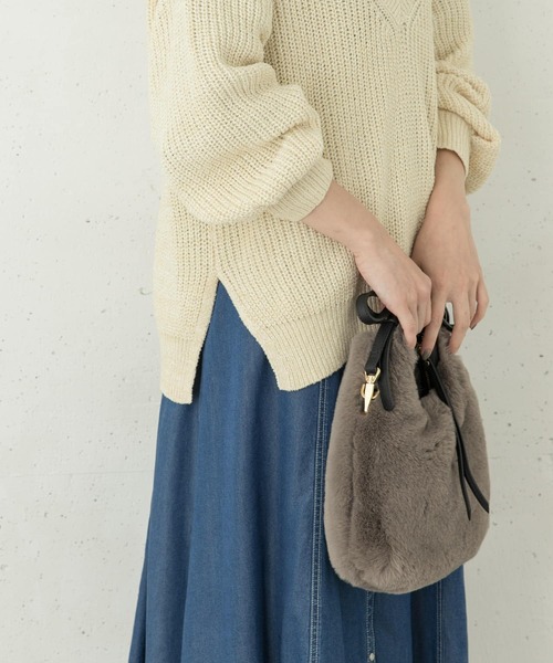 URBAN RESEARCH Sonny Label(アーバンリサーチサニーレーベル)の「深Vネックざっくりニットプルオーバー(ニット/セーター・レディース・オレンジ系その他/グリーン系その他/ホワイト系その他・FREE)」の5枚目の写真