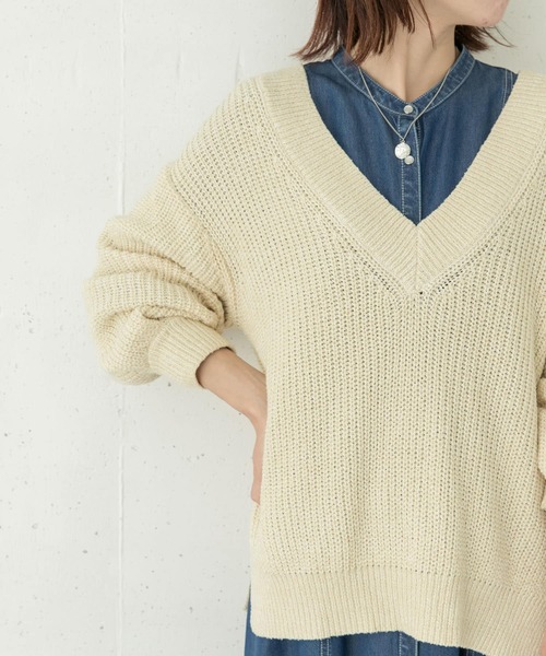 URBAN RESEARCH Sonny Label(アーバンリサーチサニーレーベル)の「深Vネックざっくりニットプルオーバー(ニット/セーター・レディース・オレンジ系その他/グリーン系その他/ホワイト系その他・FREE)」の7枚目の写真