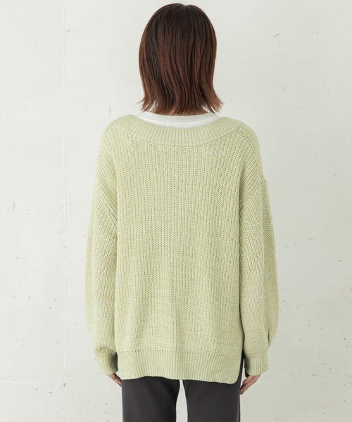 URBAN RESEARCH Sonny Label(アーバンリサーチサニーレーベル)の「深Vネックざっくりニットプルオーバー(ニット/セーター・レディース・オレンジ系その他/グリーン系その他/ホワイト系その他・FREE)」の21枚目の写真