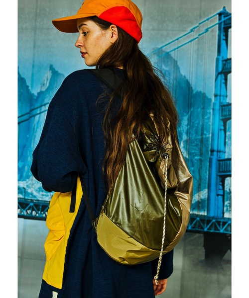 AlexanderLeeChang（アレキサンダーリーチャン）の「5050 POCKETABLE DAYPAC（バックパック/リュック・メンズ・ネイビー/グレー/ブルー・ONESIZE）」の2枚目の写真