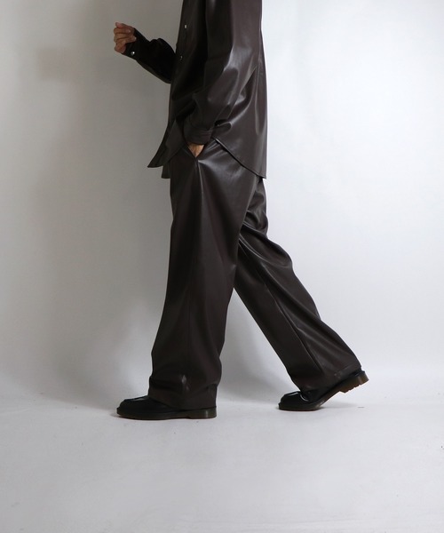 Confirm（コンファーム）の「Confirm / コンファーム 【セットアップ対応】シンセティックレザーワイドパンツ（その他パンツ・メンズ・ブラック/グレー/ベージュ/ブラウン・M/L）」の4枚目の写真