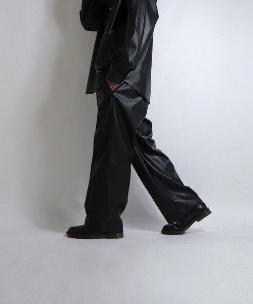Confirm（コンファーム）の「Confirm / コンファーム 【セットアップ対応】シンセティックレザーワイドパンツ（その他パンツ・メンズ・ブラック/グレー/ベージュ/ブラウン・M/L）」の2枚目の写真