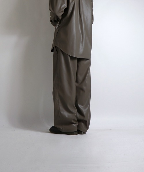 Confirm（コンファーム）の「Confirm / コンファーム 【セットアップ対応】シンセティックレザーワイドパンツ（その他パンツ・メンズ・ブラック/グレー/ベージュ/ブラウン・M/L）」の13枚目の写真