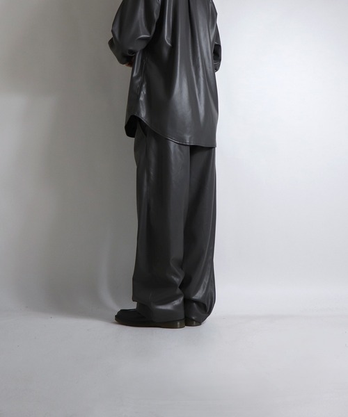 Confirm（コンファーム）の「Confirm / コンファーム 【セットアップ対応】シンセティックレザーワイドパンツ（その他パンツ・メンズ・ブラック/グレー/ベージュ/ブラウン・M/L）」の5枚目の写真