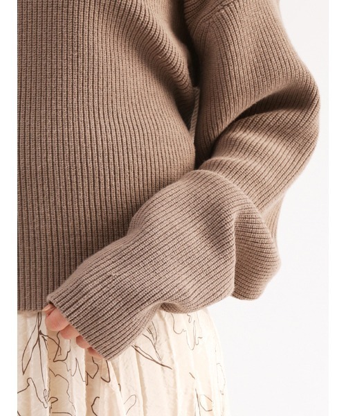 Mila Owen(ミラオーウェン)の「Vネックニット(ニット/セーター・レディース・ベージュ・0)」の16枚目の写真