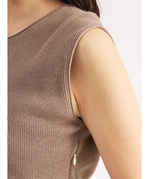 Mila Owen(ミラオーウェン)の「Vネックニット(ニット/セーター・レディース・ベージュ・0)」の3枚目の写真